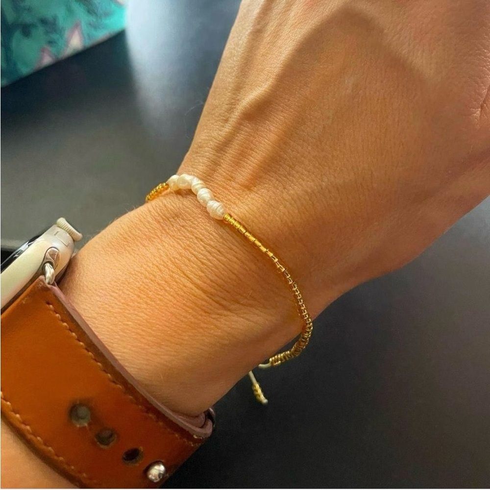 Pearl and gold bracelet
